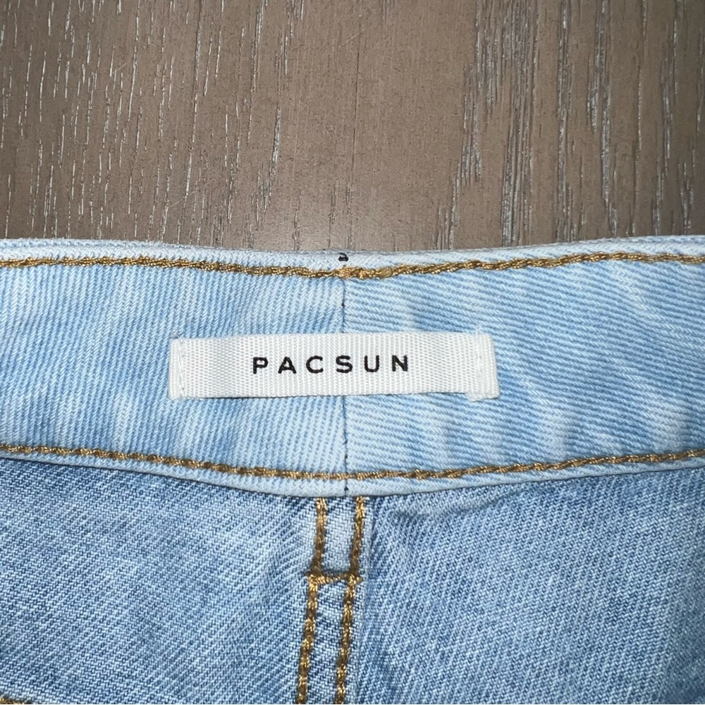 NWOT PacSun Hopper Patch Denim Mom Shorts Size 25 Cuffed Hem - Picture 3 of 7